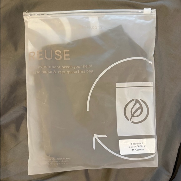 P’TULA Feathertech Classic 6” Short in Cypress Green size Medium - Picture 2 of 8